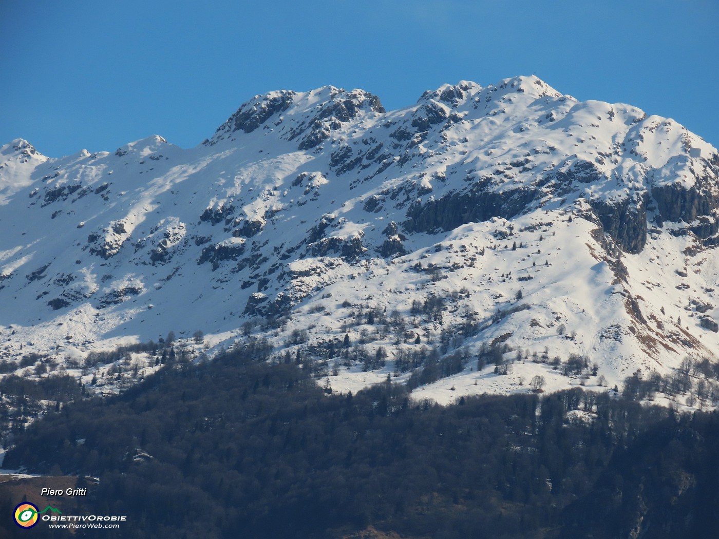24 Zoom in Alben ben innevato.JPG